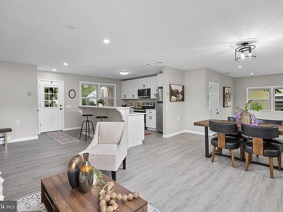 5th image of 48 Westport Dr #71