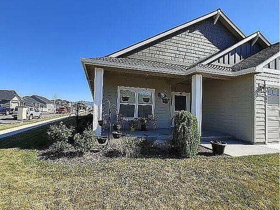 3rd image of 551 E Penrose Ave
