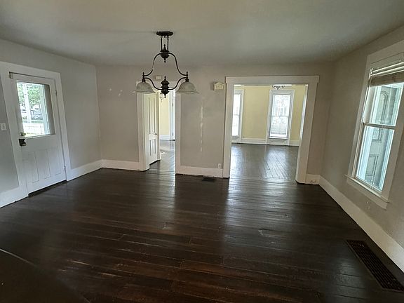 4th image of 134 N Pearl St