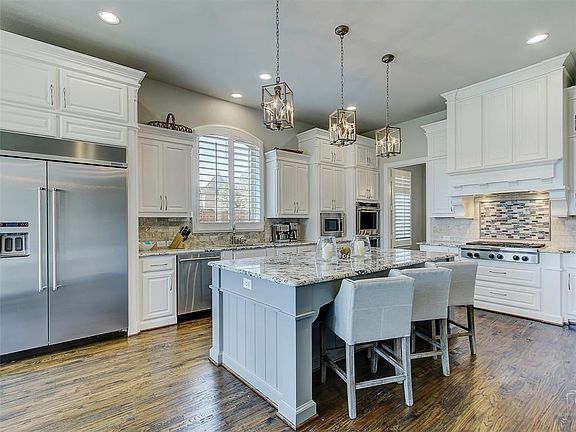 2nd image of 2900 Blackthorn Dr
