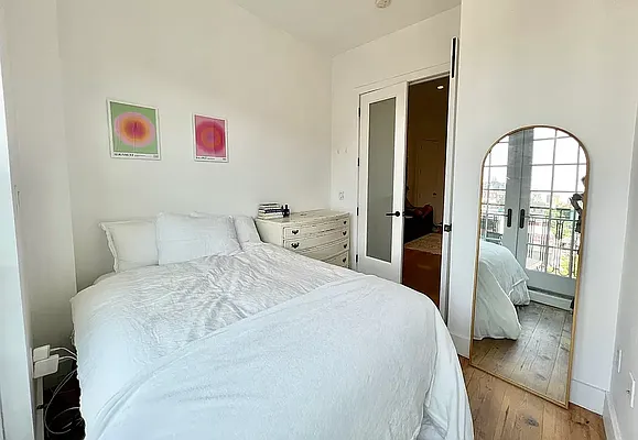 Rented by PREMIUM US INC | media 40