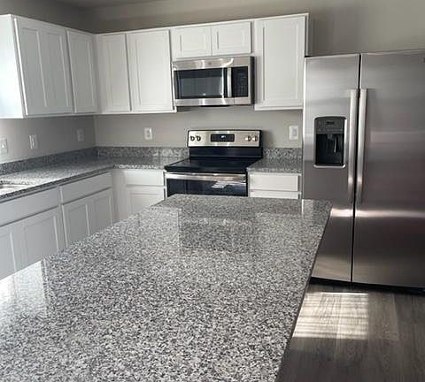 3rd image of 706 Cartwell Dr