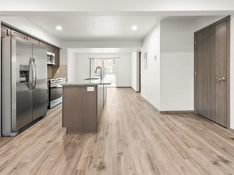 4331 E 8th Ave — Photo 3
