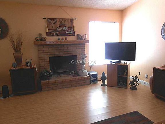 3rd image of 647 Paloma Dr