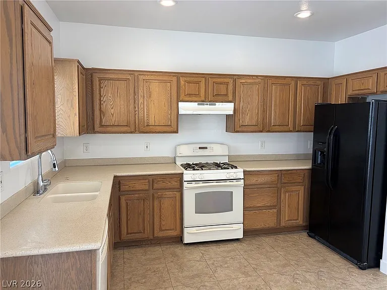 8092 Imperial Treasure St — Photo 2