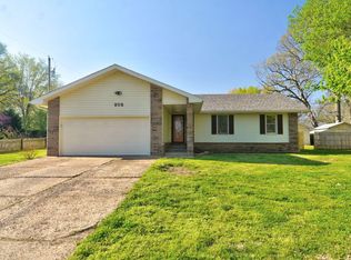 202 W Maple St, Nixa, MO 65714