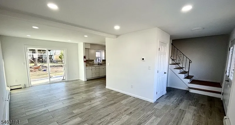 3 bed, 1.5 bath, $3,800 — Photo 4