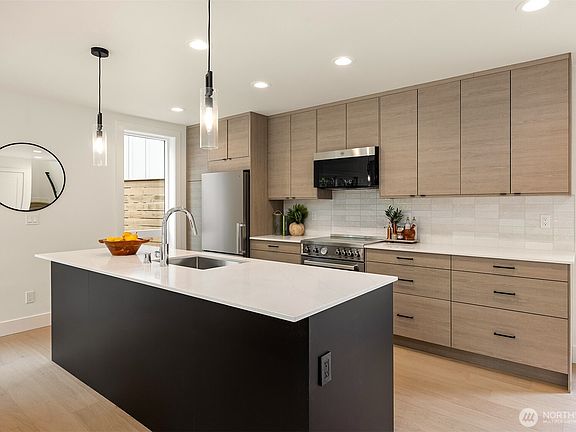 3rd image of 104 NE 44th Street