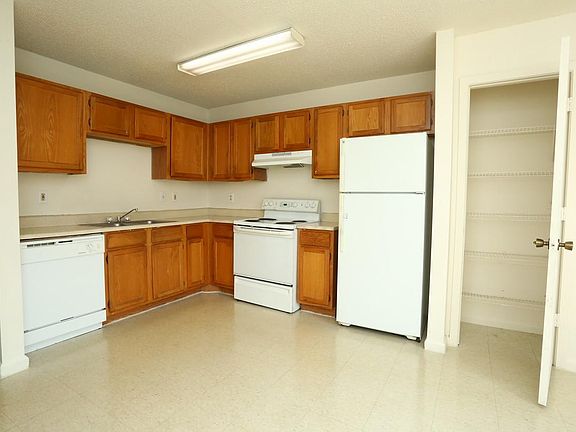 4th image of 1490 Concord Dr
