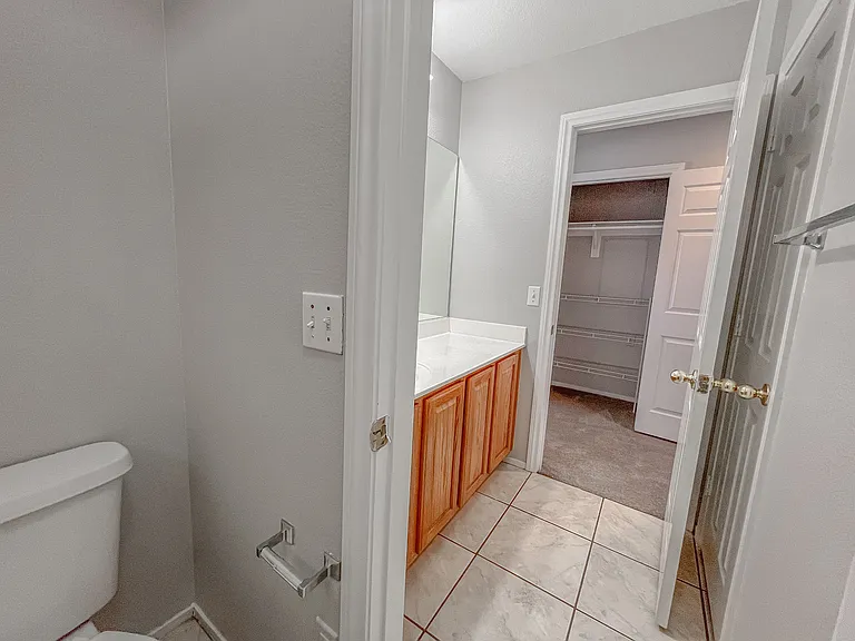 5646 Saint Elias St — Photo 47