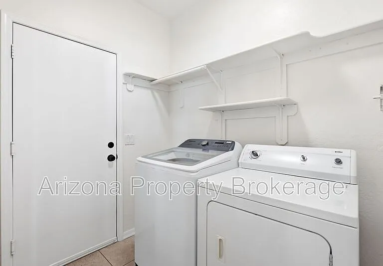 1933 W Tanya Trl — Photo 13