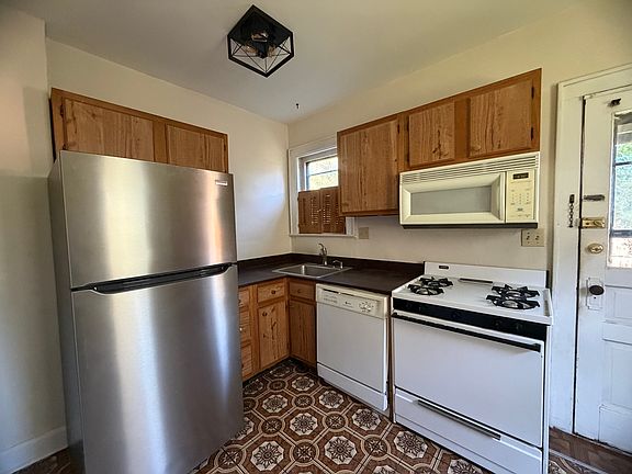 5th image of 2757 Indianola Ave
