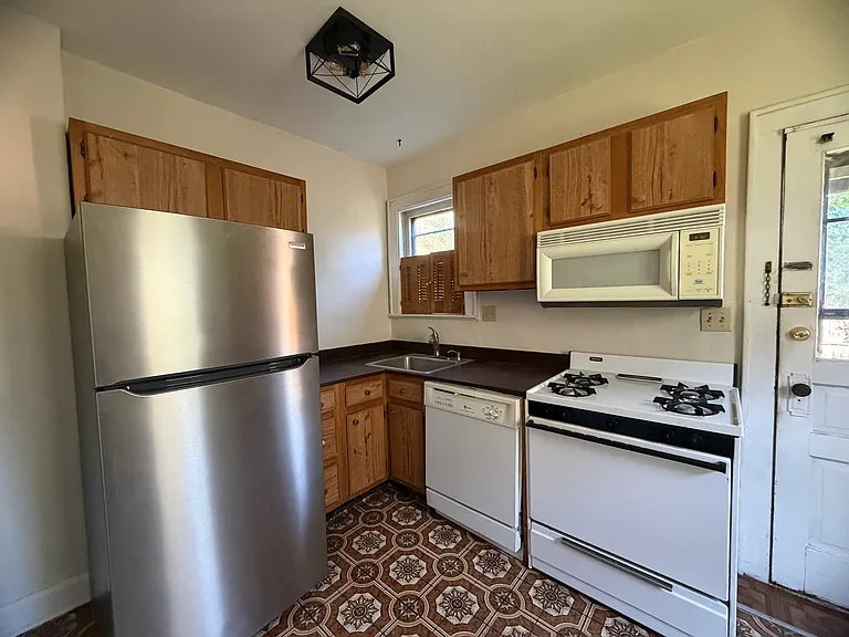 2757 Indianola Ave — Photo 5