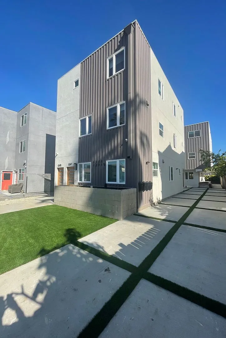1269 W 36th St. — Photo 1