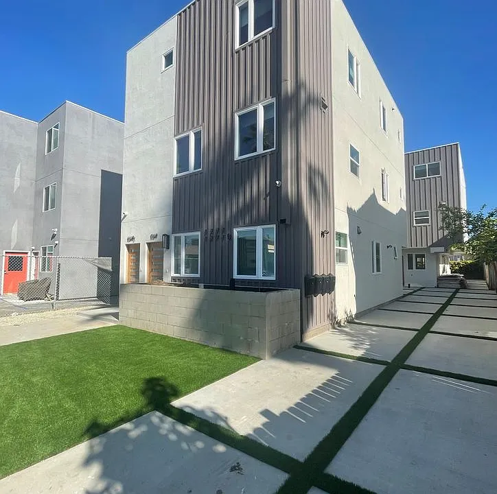 1269 W 36th St