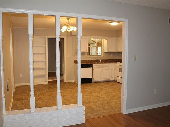 4th image of 389 Bouldincrest Ave