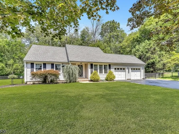 1 Woodcrest Ln, Green Brook Twp., NJ 08812