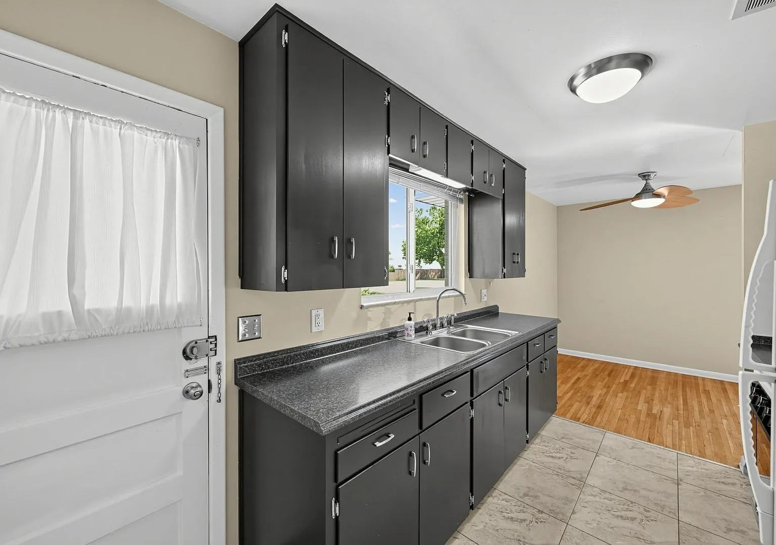 Charming 2BR Duplex in Denver — Photo 4