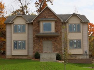 4 Carella Ct, Pomona, NY 10970