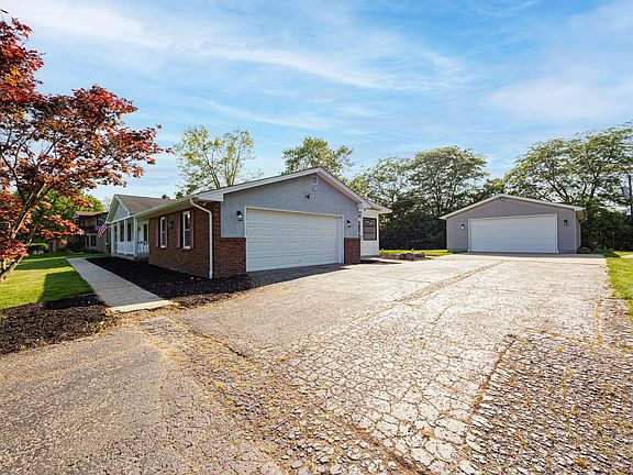 3rd image of 3499 Rolling Hills Ln