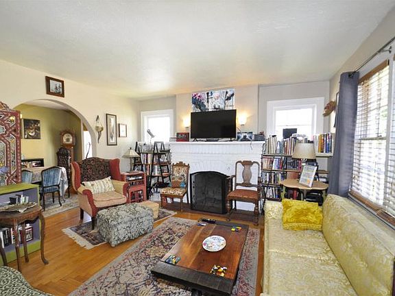4th image of 1949 Beverly Pl