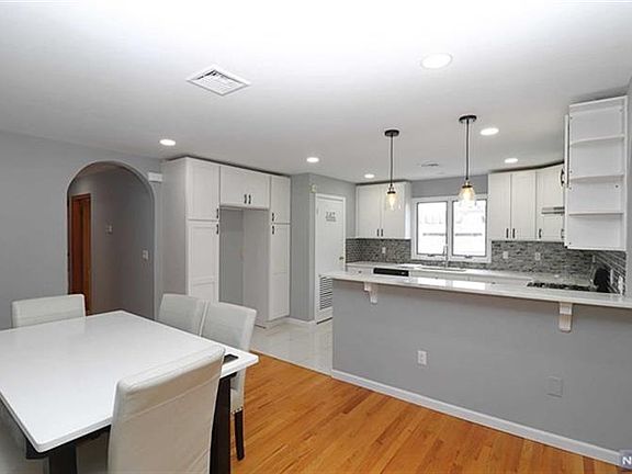 3rd image of 61 Saint Francis St Floor 2
