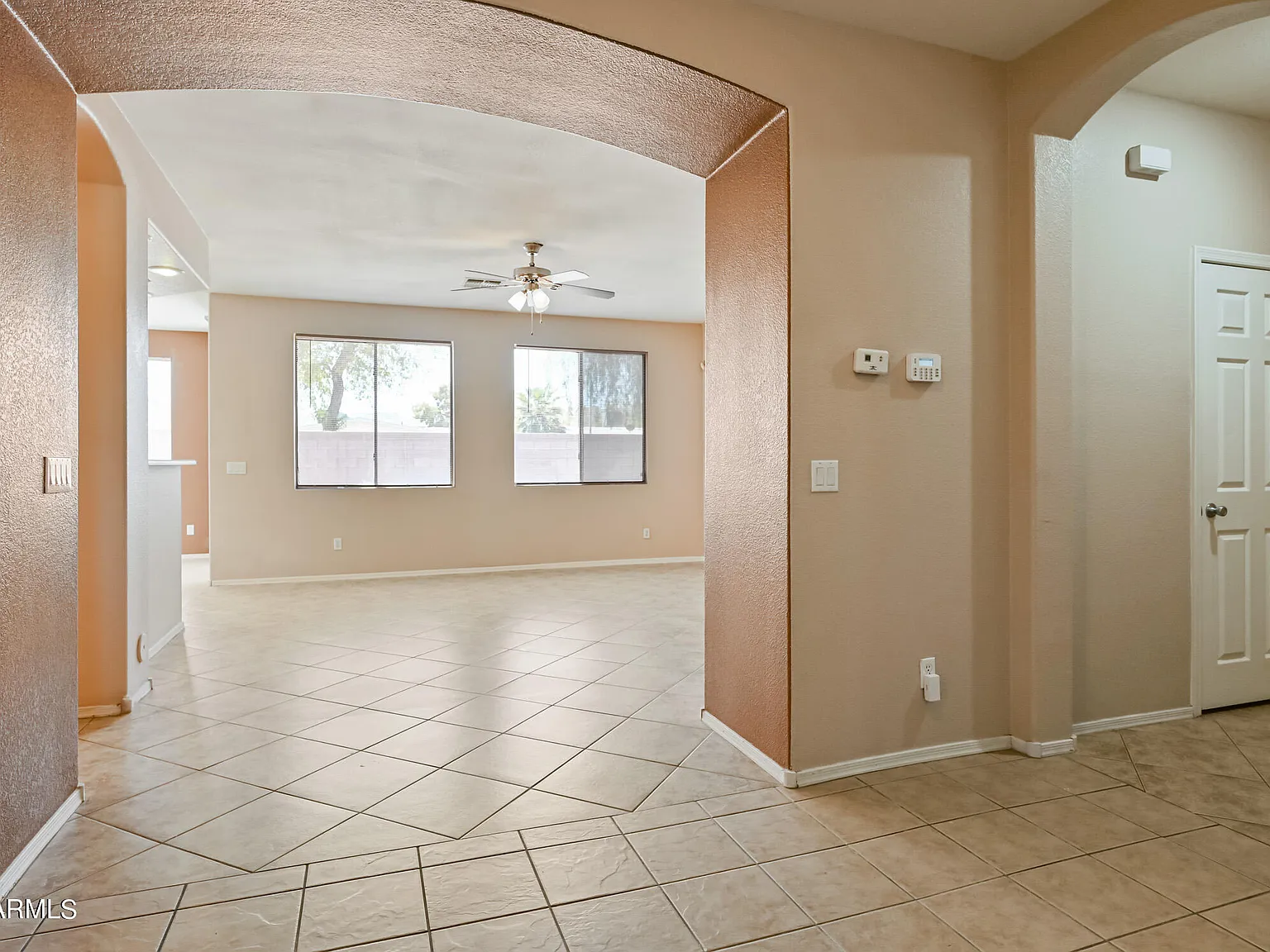 3 bed, 2.0 bath, 1804 sqft, $1,900 — Photo 3
