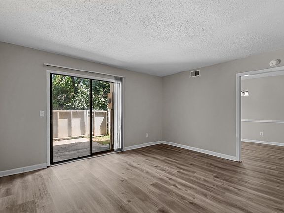 5th image of 104 Townhome Ct