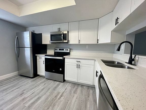 2nd image of 5305 N Blvd #211