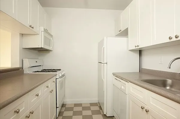 Rented by Luca Paci Real Estate | media 12