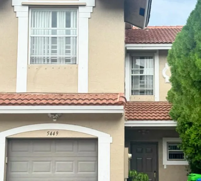 5449 NW 90th Ave — Photo 2