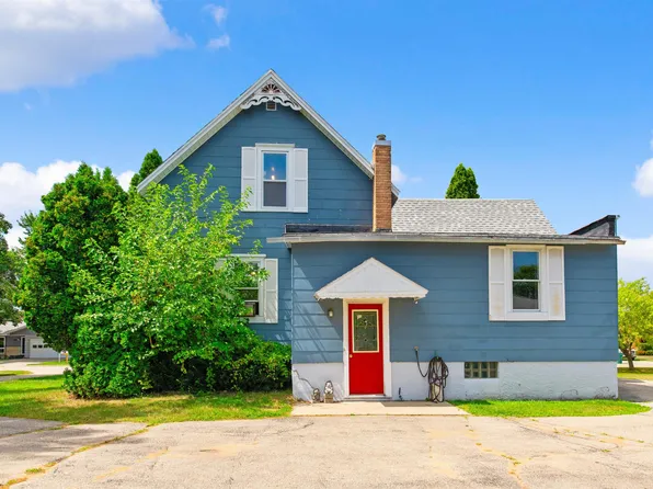2706 Shore Dr, Marinette, WI 54143