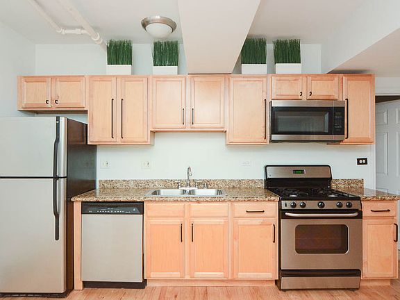 2nd image of 4715 N Malden St Unit G5