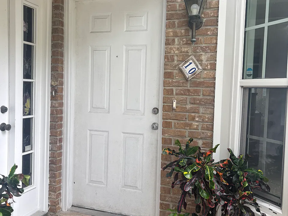 2201 Coach House Blvd #10