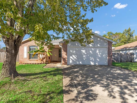 2nd image of 1107 Sweetbriar Sta