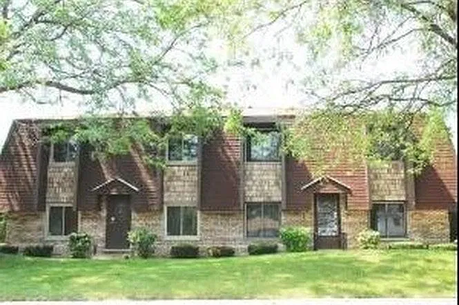 2 bed, 1.5 bath, 1185 sqft, $1,900 — Photo 2