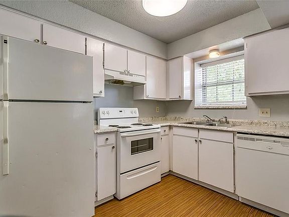 5th image of 408 Claire Ct