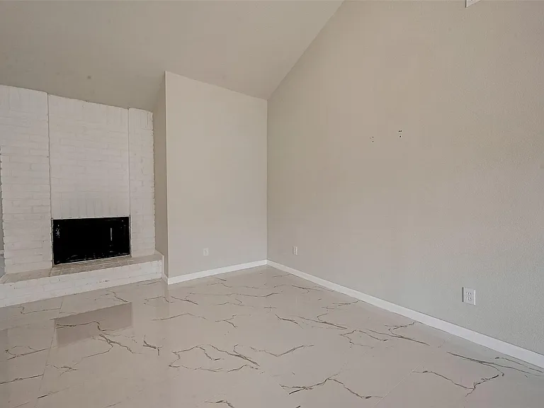 12055 Fairpoint Dr — Photo 46