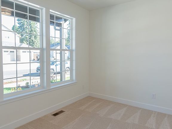 5th image of 2422 NE 4th Ct