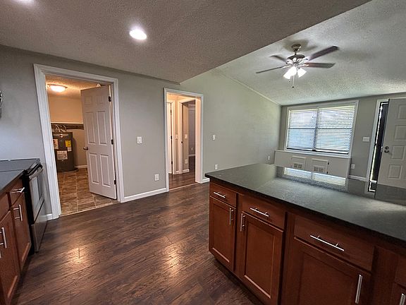 4th image of 228 Waterbury Ct