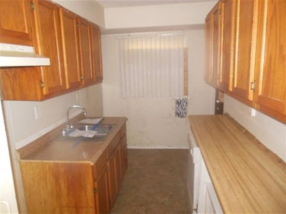 2nd image of 10319 Ross Cir