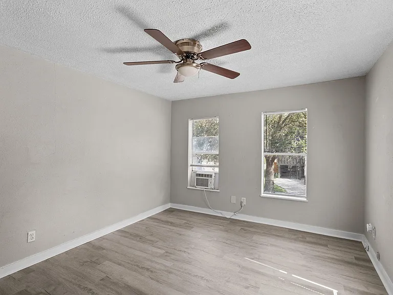 3116 Avenue L #8 — Photo 4