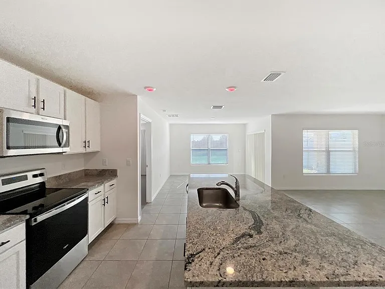 5563 SW 43rd Ct — Photo 12