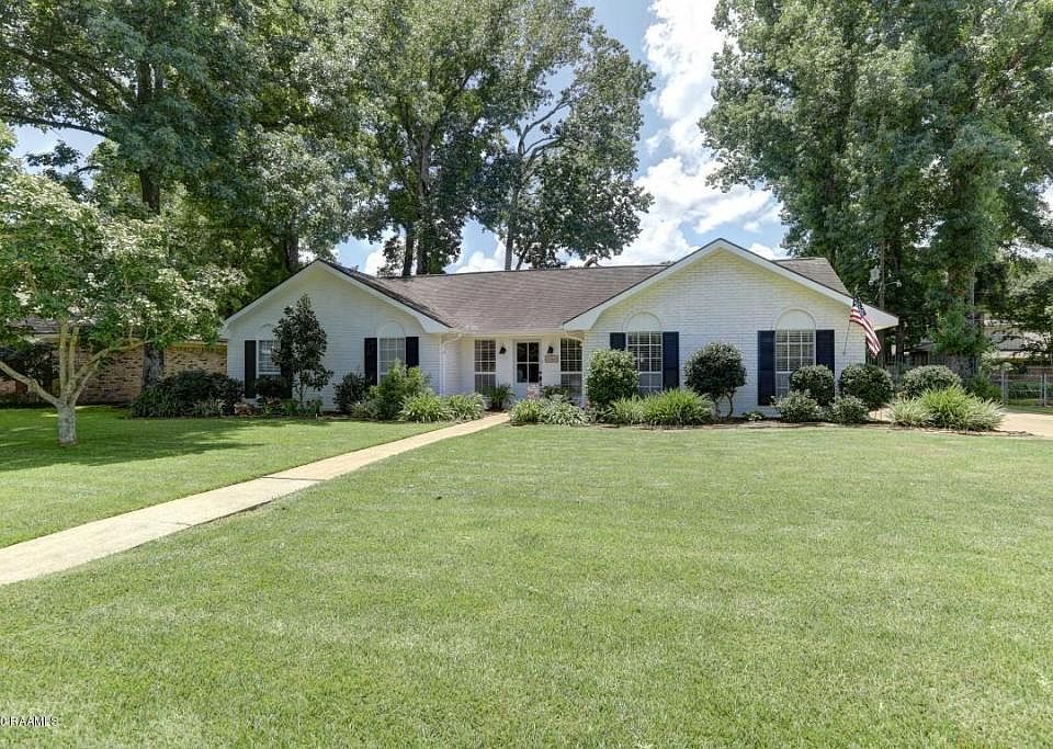 1st image of 215 Robinhood Cir