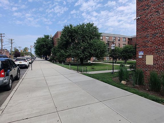 4th image of 1001 E 108th St
