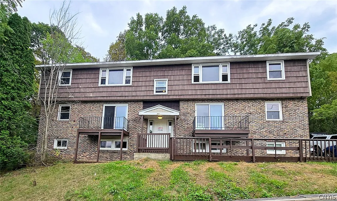 2 bed, 1.0 bath, 4680 sqft, $1,350 — Photo 2