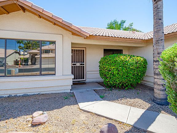2nd image of 519 W SIERRA MADRE Avenue