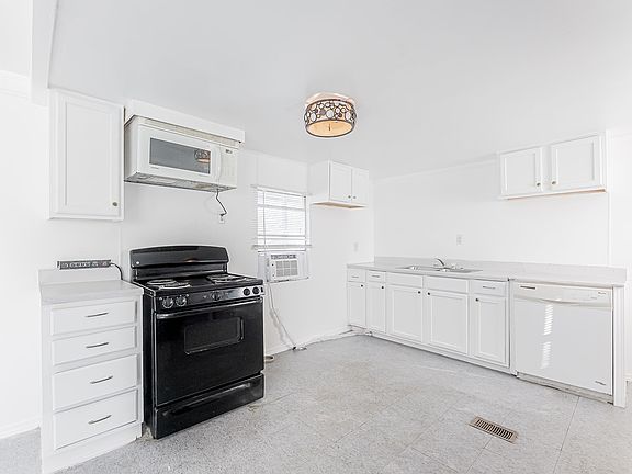 4th image of 410 N Amy Ln Trailer 7