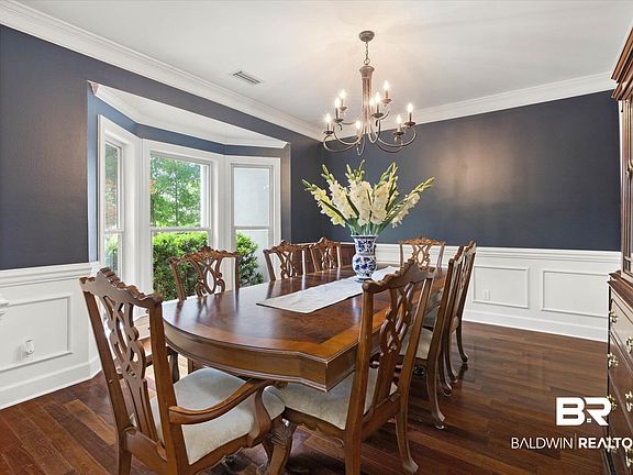 5th image of 7135 Maureen Cir