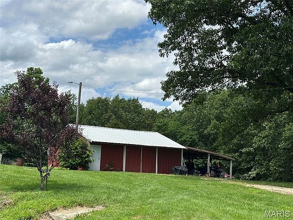 2nd image of 3329 Boettcher Rd